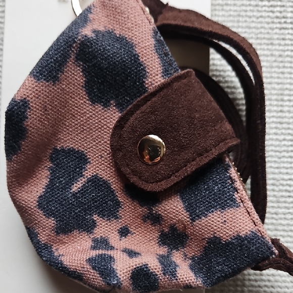 Aerie Leopard Pouchette Bag Charm - Picture 5 of 11